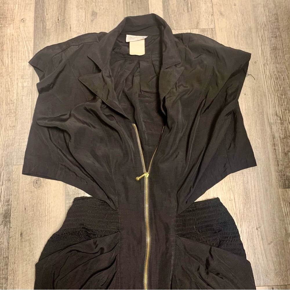 Vintage 80’s shoulder pad cut out midi dress
About size 6. Very unique